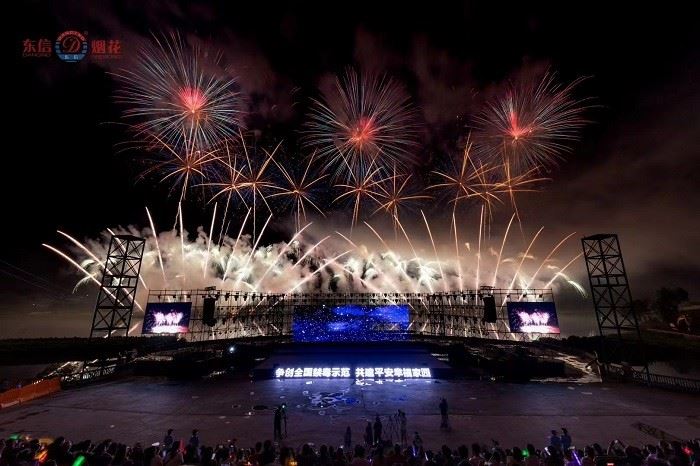2023 Liuyang Fireworks Show Professional Shells Cakes Fireworks For Sale